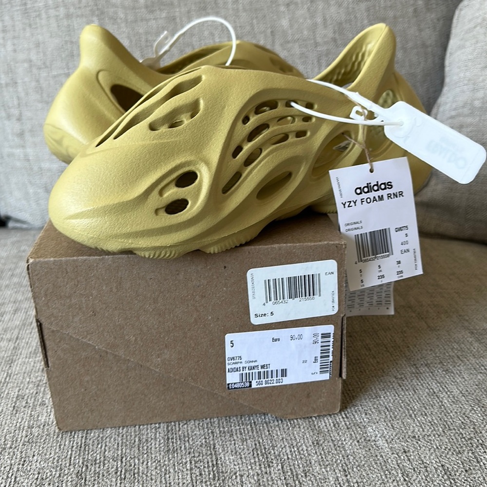 YEEZY Foam Runners